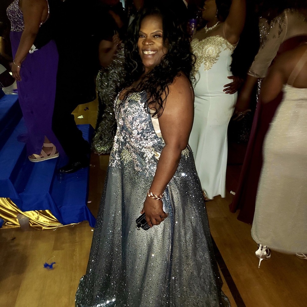 Ball gown/Prom Dress - Picture 4 of 4